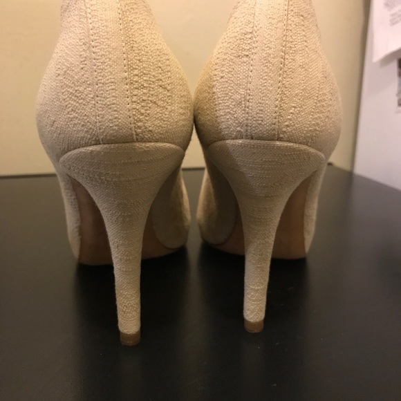Chanel authentic gorgeous heels. - Picture 3 of 7